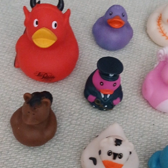 Collectible 23 Rubber Duck Set - Assorted Colors And Bag - Picture 5 of 9